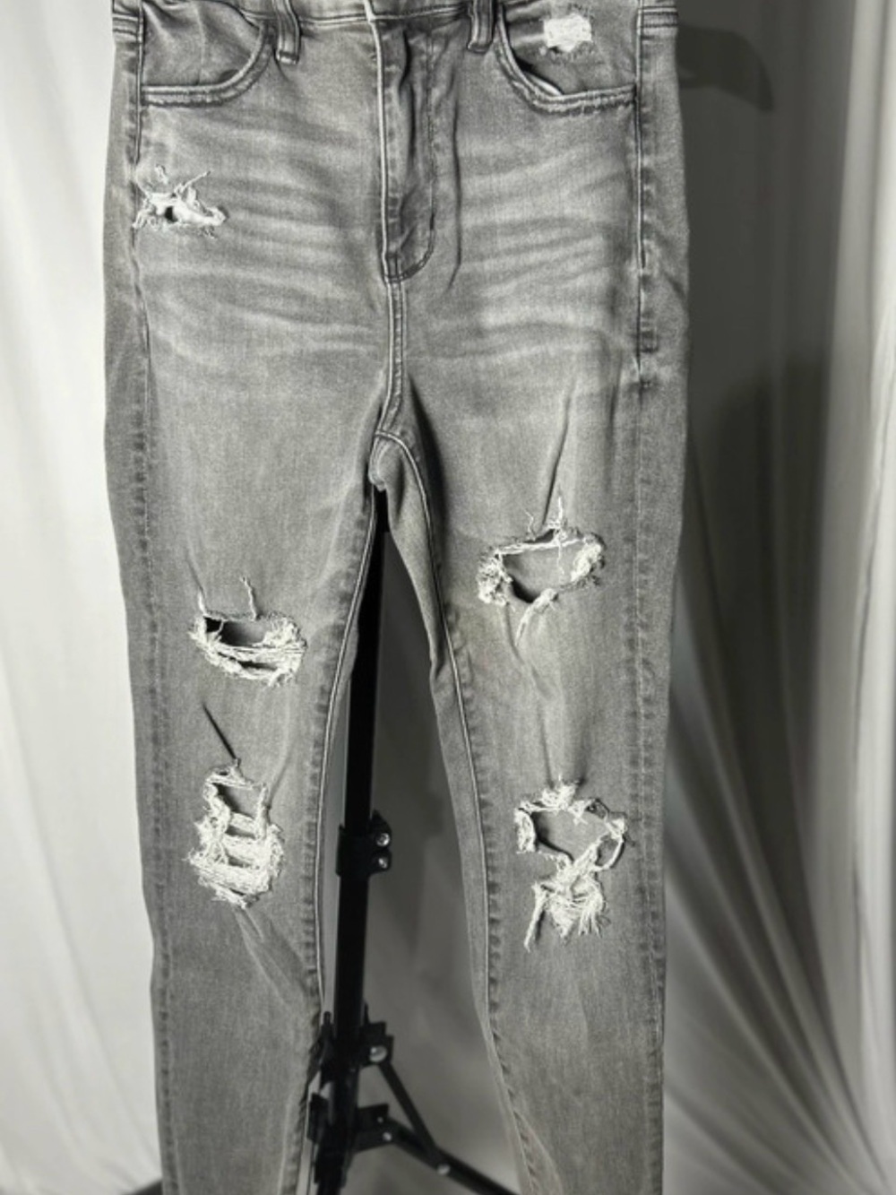 American Eagle Outfitters Gray Distressed Skinny Jeans
